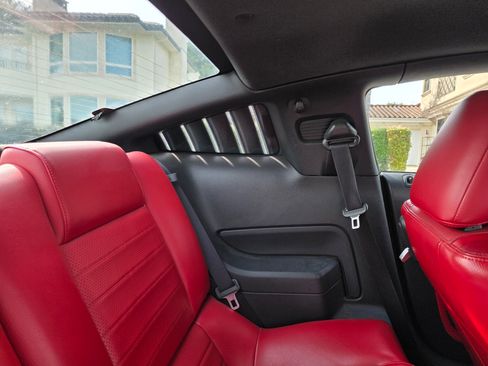 Used 2005 Ford Mustang GT Premium image 12