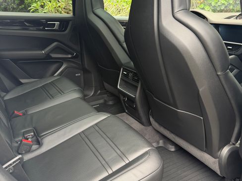 Used 2020 Porsche Cayenne image 12