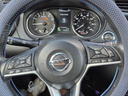 Used 2017 Nissan Rogue SV w/ SV Premium Package image 10