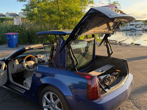 Used 2006 Cadillac XLR RWD image 10