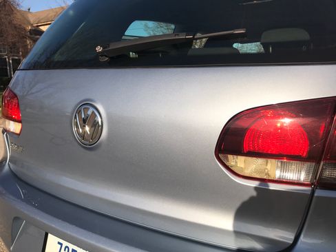 Used 2010 Volkswagen Golf 2-Door image 17