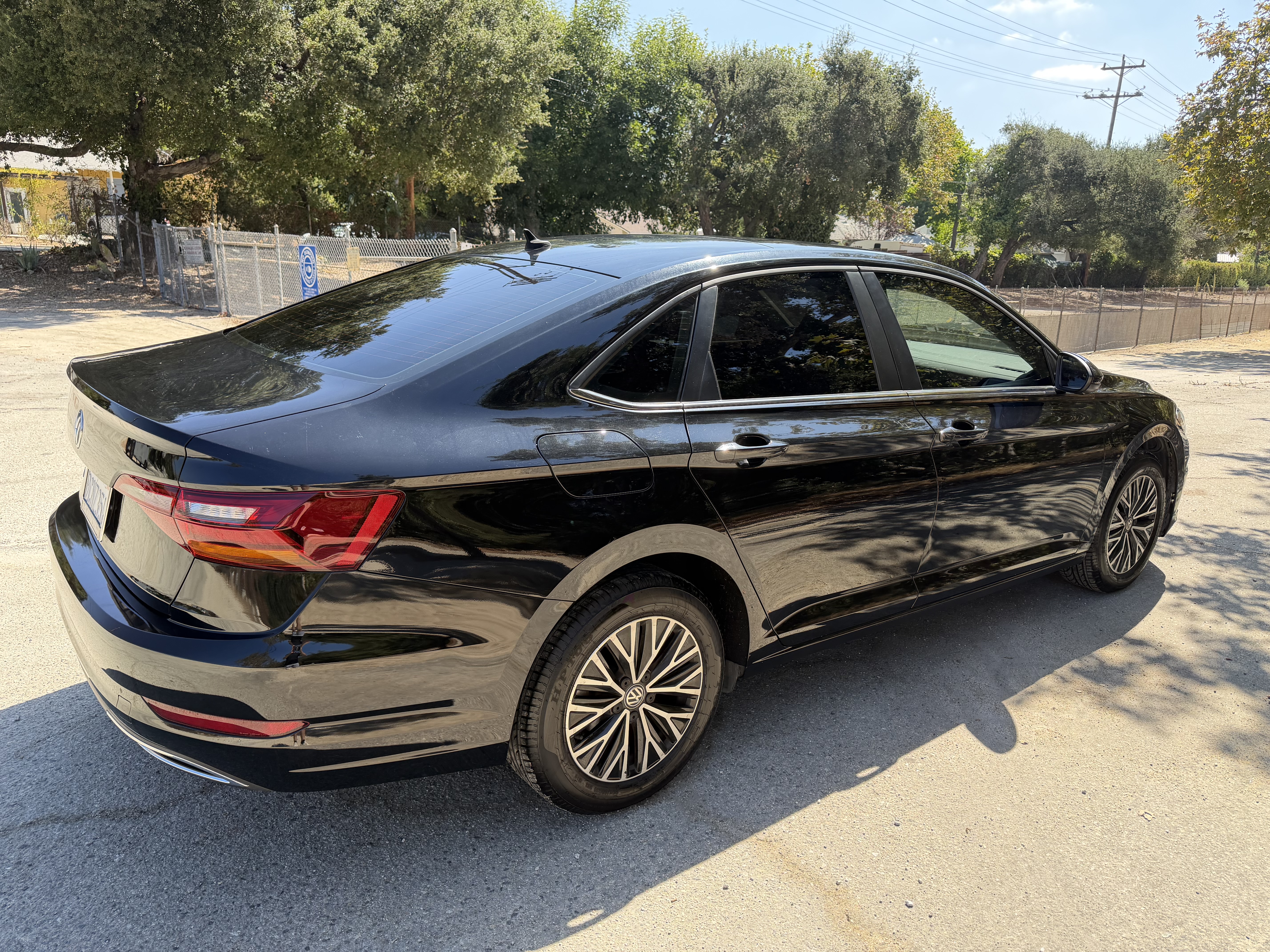 Used 2019 Volkswagen Jetta SE w/ Cold Weather Package FWD image 11