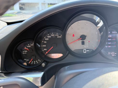 Used 2015 Porsche 911 Carrera 4S image 7