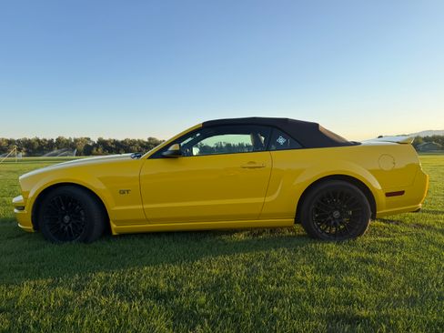 Used 2006 Ford Mustang GT Premium RWD image 2