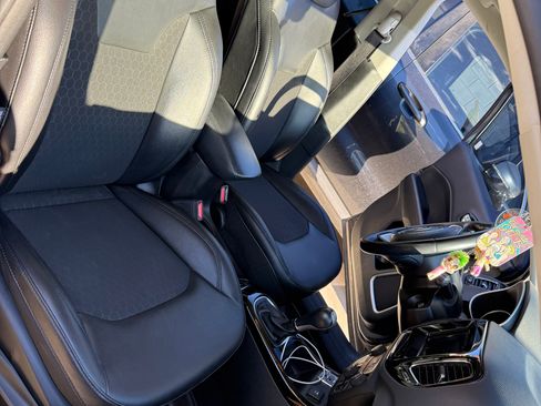 Used 2019 Jeep Compass Latitude image 4