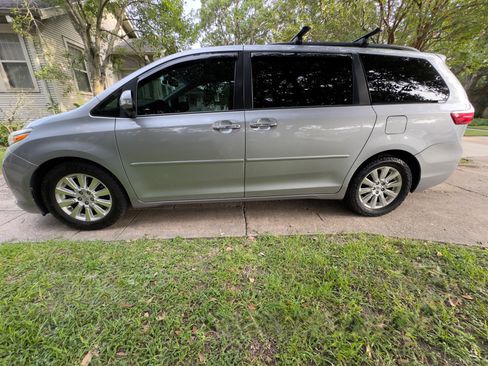 Used 2015 Toyota Sienna Limited Premium AWD/4WD image 1