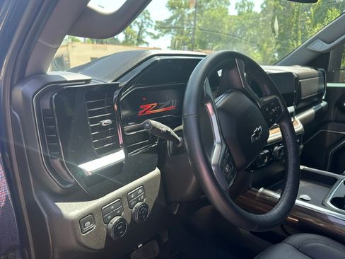 Used 2025 Chevrolet Silverado 2500 LT w/ Trail Boss Package AWD/4WD image 9