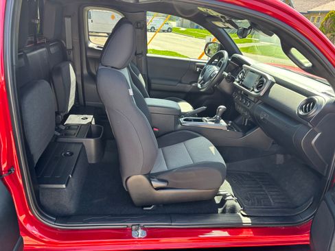 Used 2023 Toyota Tacoma TRD Off-Road image 16