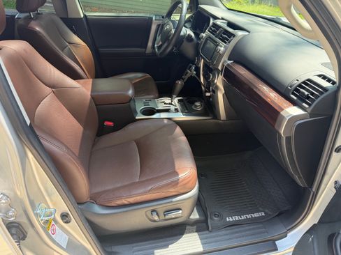 Used 2017 Toyota 4Runner Limited AWD/4WD image 8