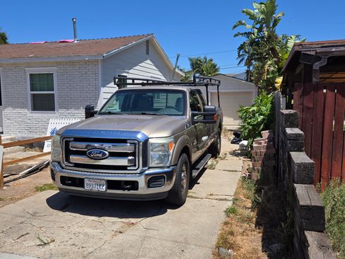 Used 2011 Ford F350 XLT RWD image 2