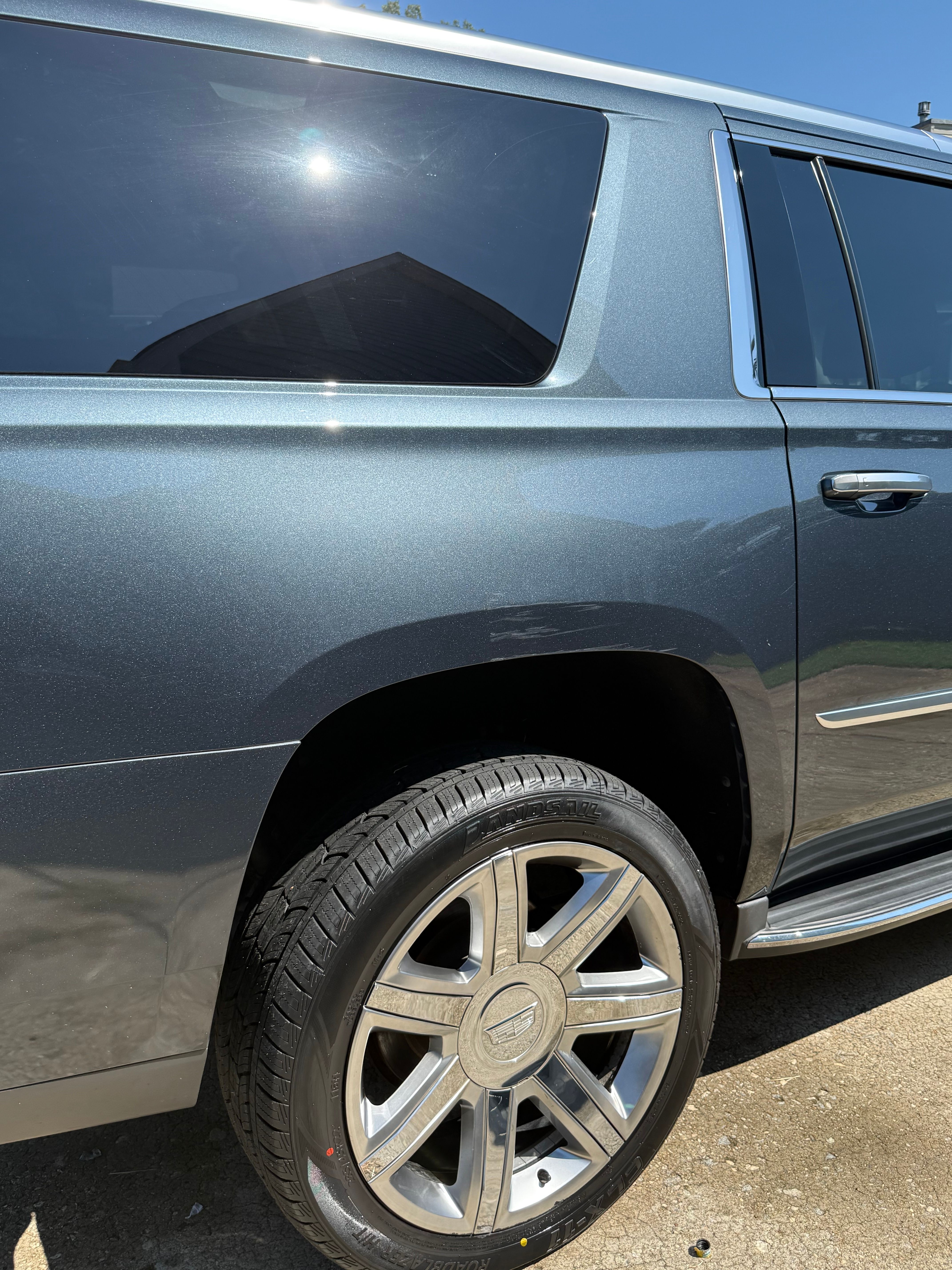 Used 2019 Cadillac Escalade ESV Luxury AWD/4WD image 12