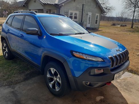 Used 2018 Jeep Cherokee Trailhawk w/ Quick Order Package 27L image 16