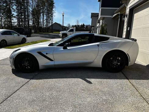 Used 2015 Chevrolet Corvette Stingray Coupe image 1