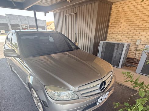 Used 2009 Mercedes-Benz C 350 Sport image 2