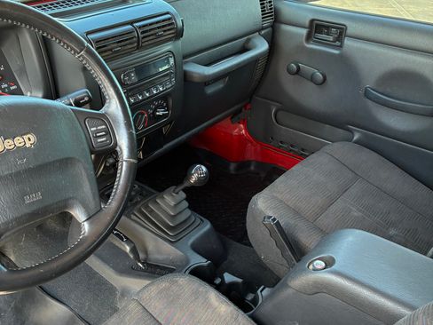 Used 2004 Jeep Wrangler 4WD w/ Dual Top Group image 10