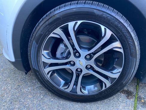 Used 2019 Chevrolet Bolt Premier w/ Infotainment Package image 16