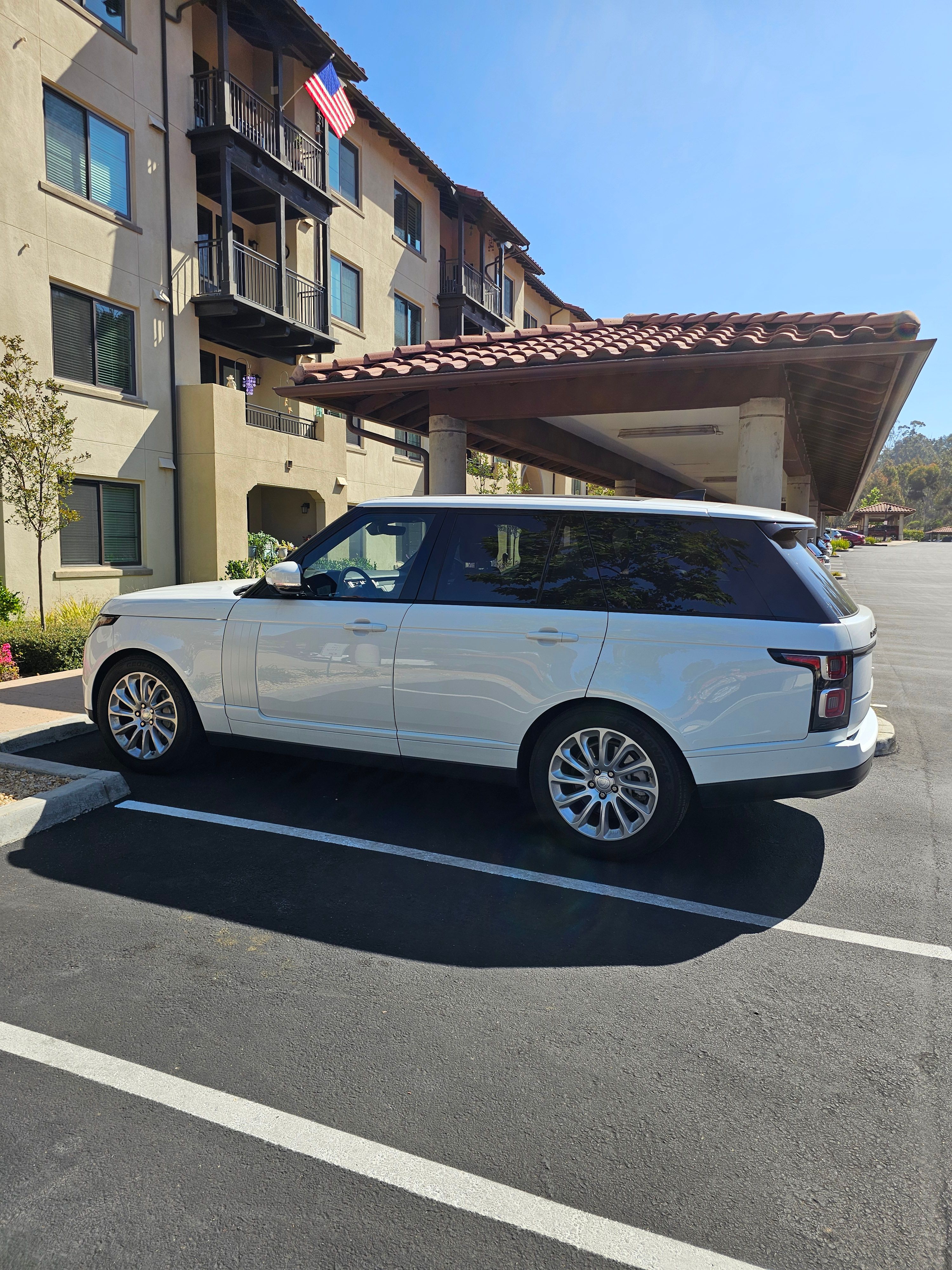 Used 2020 Land Rover Range Rover AWD/4WD image 4
