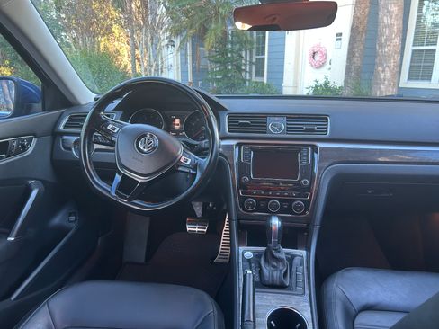 Used 2017 Volkswagen Passat 1.8T SEL Premium image 11