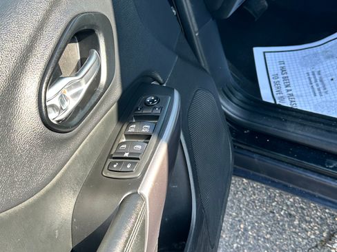 Used 2022 Jeep Cherokee Latitude Lux w/ Sun & Sound Group image 12