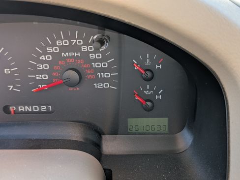 Used 2005 Ford F150 XLT image 6