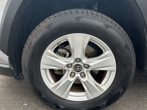 Used 2019 Toyota RAV4 XLE w/ Carpet Mat Package image 11