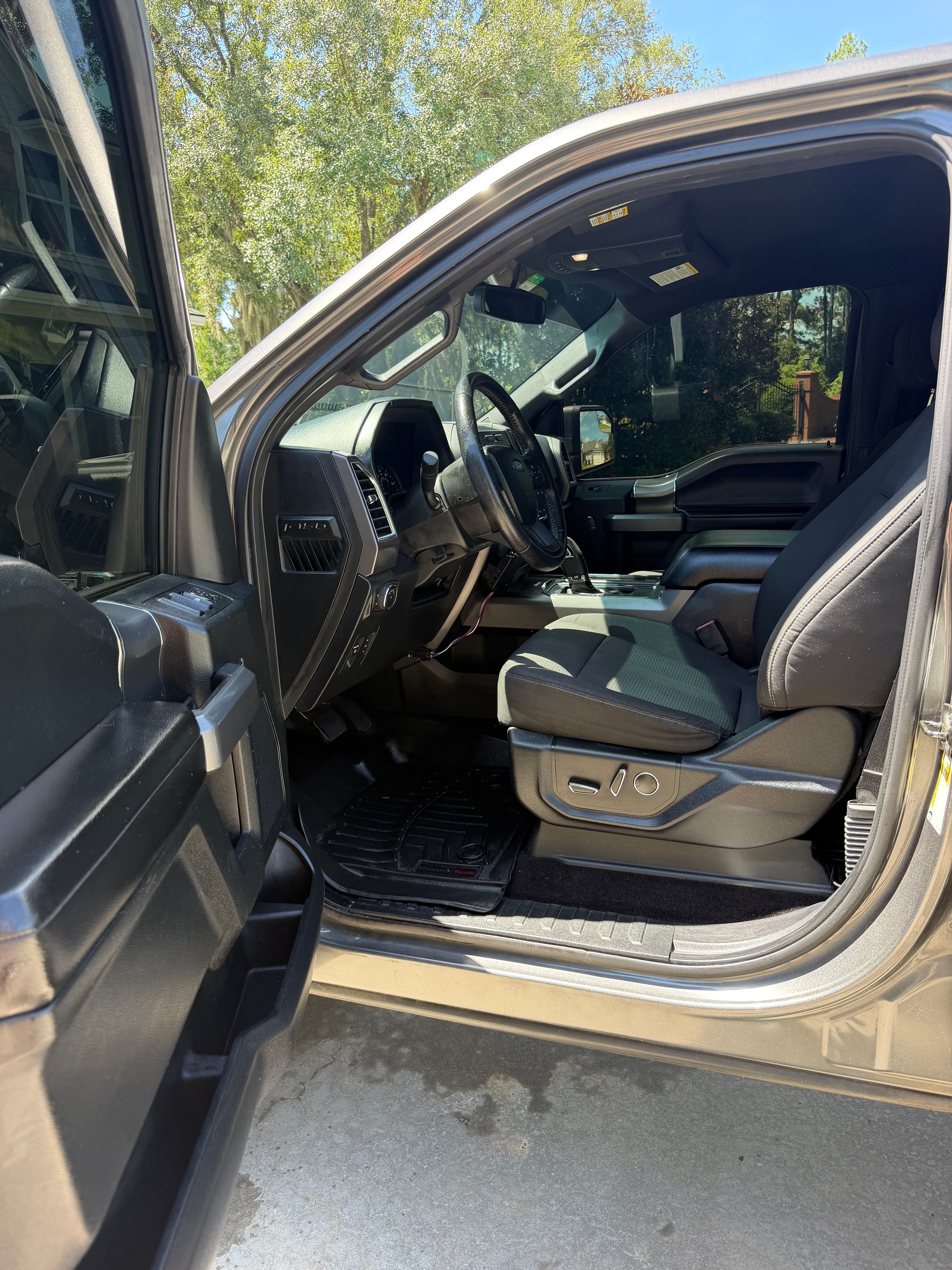 Used 2016 Ford F150 XLT w/ Equipment Group 302A Luxury AWD/4WD image 11