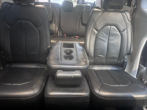 Used 2017 Chrysler Pacifica Touring-L image 12