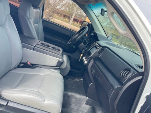 Used 2014 Toyota Tundra SR image 19