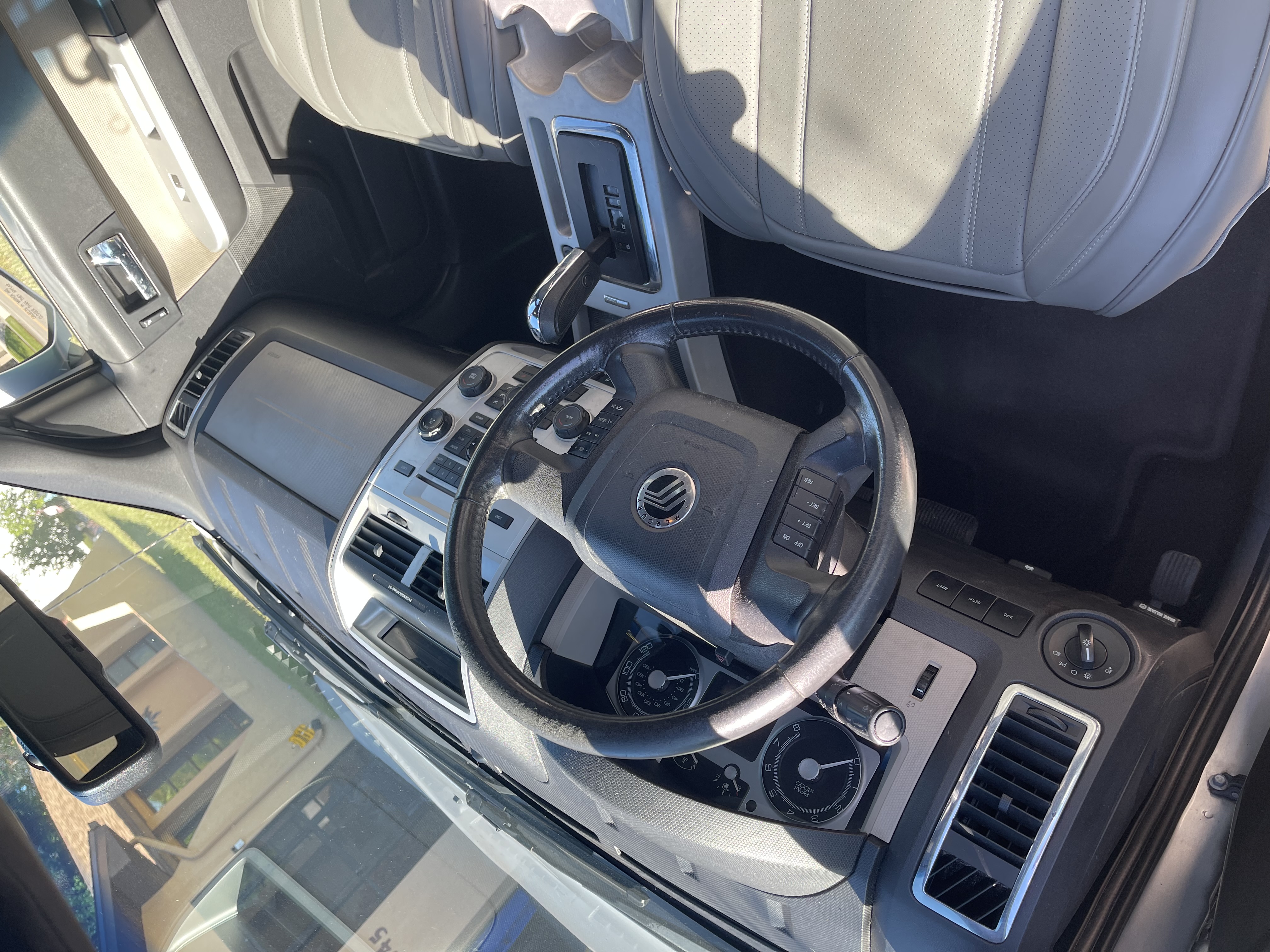 Used 2010 Mercury Mariner Premier FWD image 5