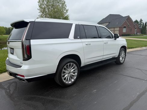 Used 2024 Cadillac Escalade ESV Premium Luxury AWD/4WD image 5