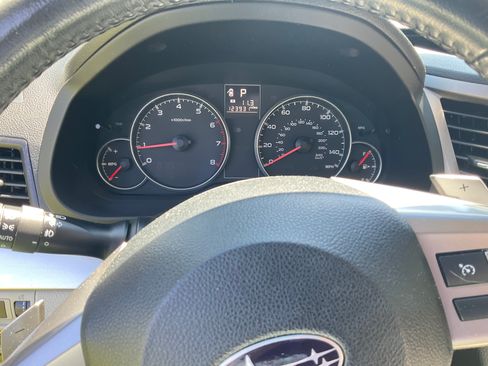 Used 2013 Subaru Outback 2.5i Premium w/ All-Weather Pkg AWD/4WD image 9