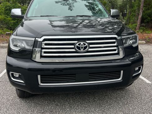Used 2019 Toyota Sequoia Platinum AWD/4WD image 2