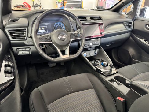 Used 2020 Nissan Leaf SV w/ SV Technology Package image 12