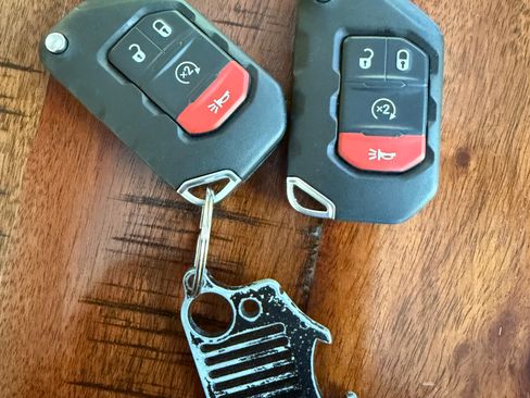 Used 2022 Jeep Wrangler Unlimited Sahara w/ Cold Weather Group image 17