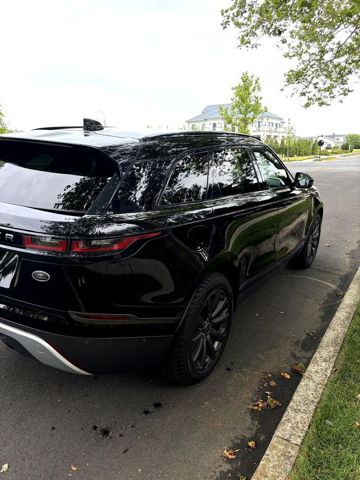 Used 2019 Land Rover Range Rover Velar R-Dynamic SE AWD/4WD image 6