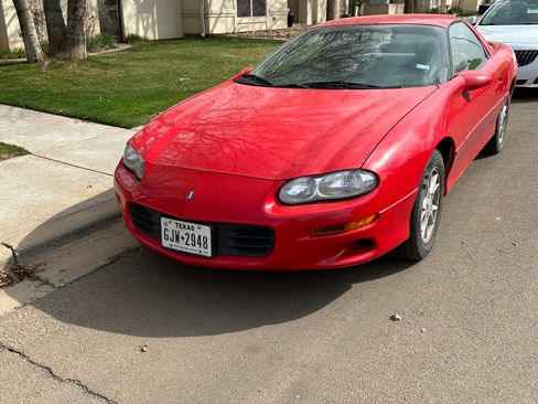 Used 2002 Chevrolet Camaro Coupe 2D image 2