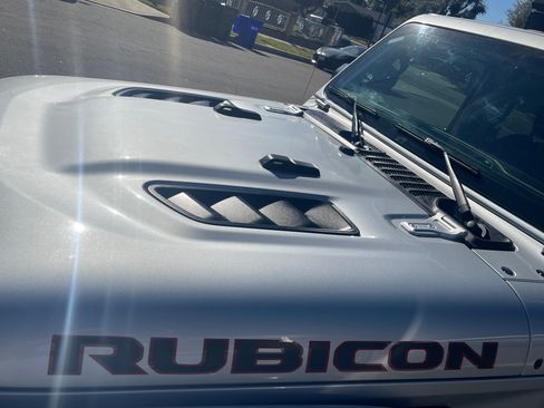 Used 2022 Jeep Gladiator Rubicon w/ LED Lighting Group image 2