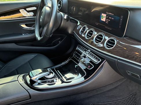 Used 2017 Mercedes-Benz E 300 image 19
