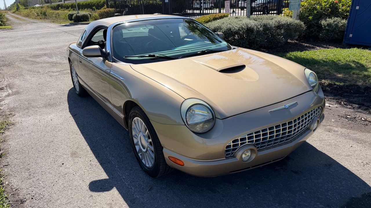 Used 2005 Ford Thunderbird RWD image 2