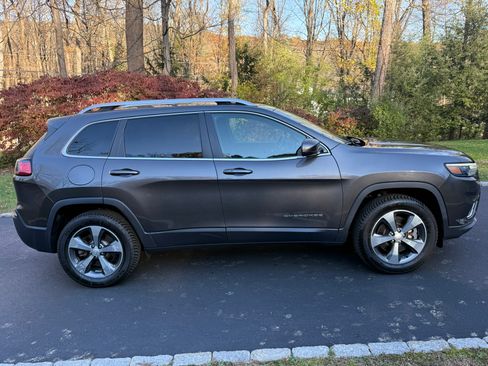 Used 2019 Jeep Cherokee Limited image 8