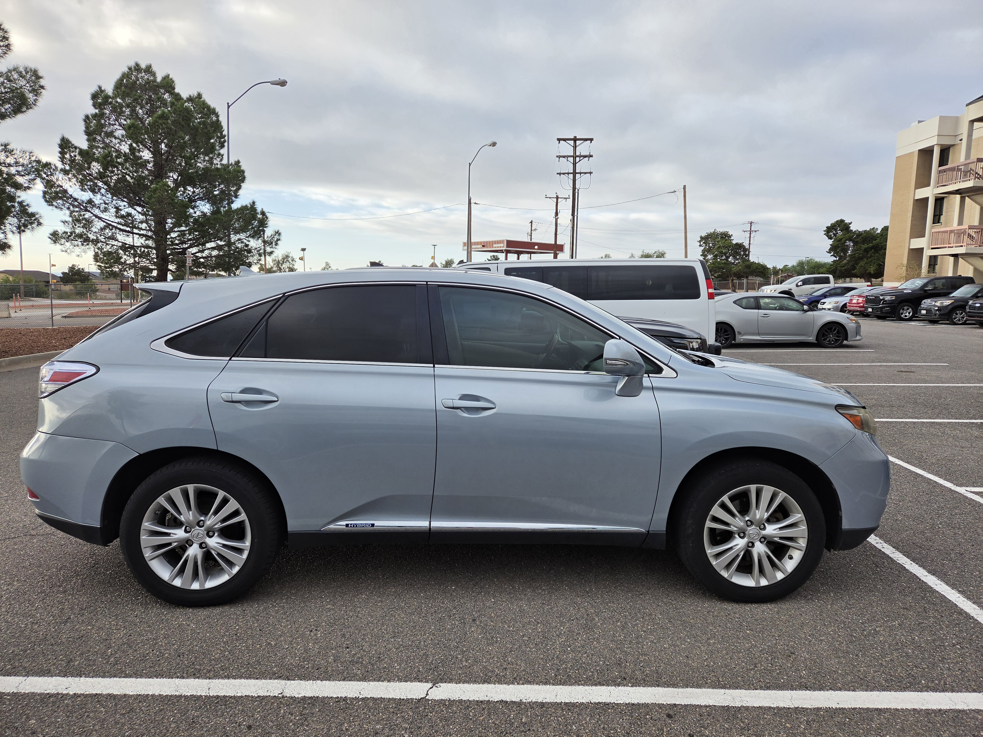Used 2010 Lexus RX 450h 2WD image 2