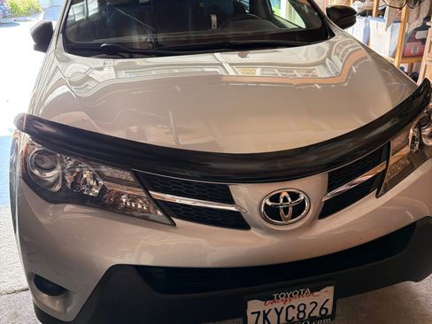 Used 2015 Toyota RAV4 LE FWD image 1