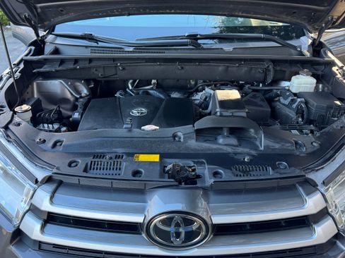 Used 2018 Toyota Highlander XLE image 11