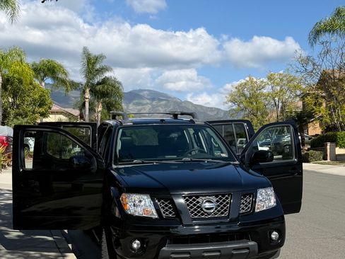 Used 2012 Nissan Frontier PRO-4X w/ Pro-4x Luxury Pkg AWD/4WD image 2