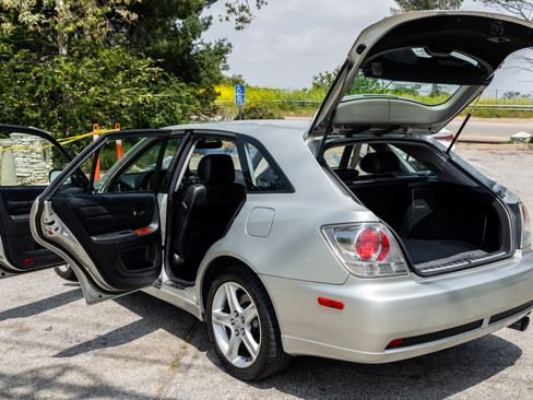Used 2003 Lexus IS 300 300 SportCross Hatchback 4D image 22