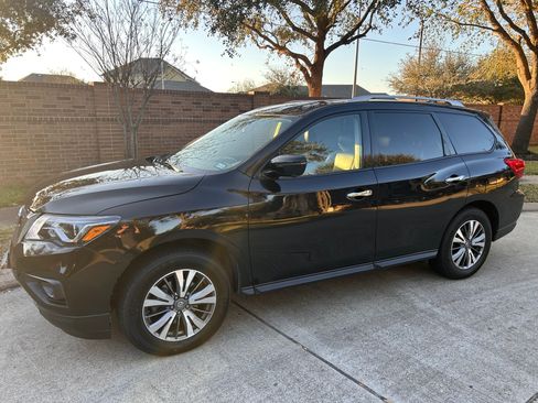 Used 2020 Nissan Pathfinder SL AWD/4WD image 1