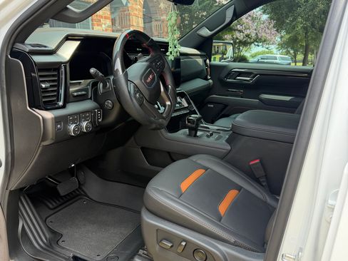 Used 2026 GMC Sierra 1500 AT4 w/ AT4 Premium Package AWD/4WD image 4