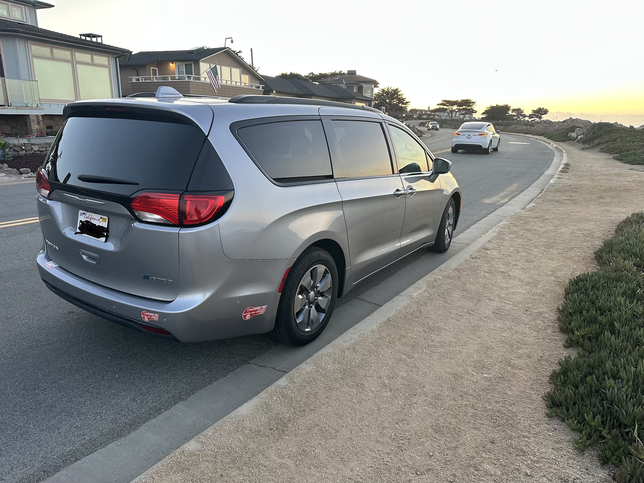 Used 2018 Chrysler Pacifica Limited w/ Advanced Safetytec Group FWD image 8