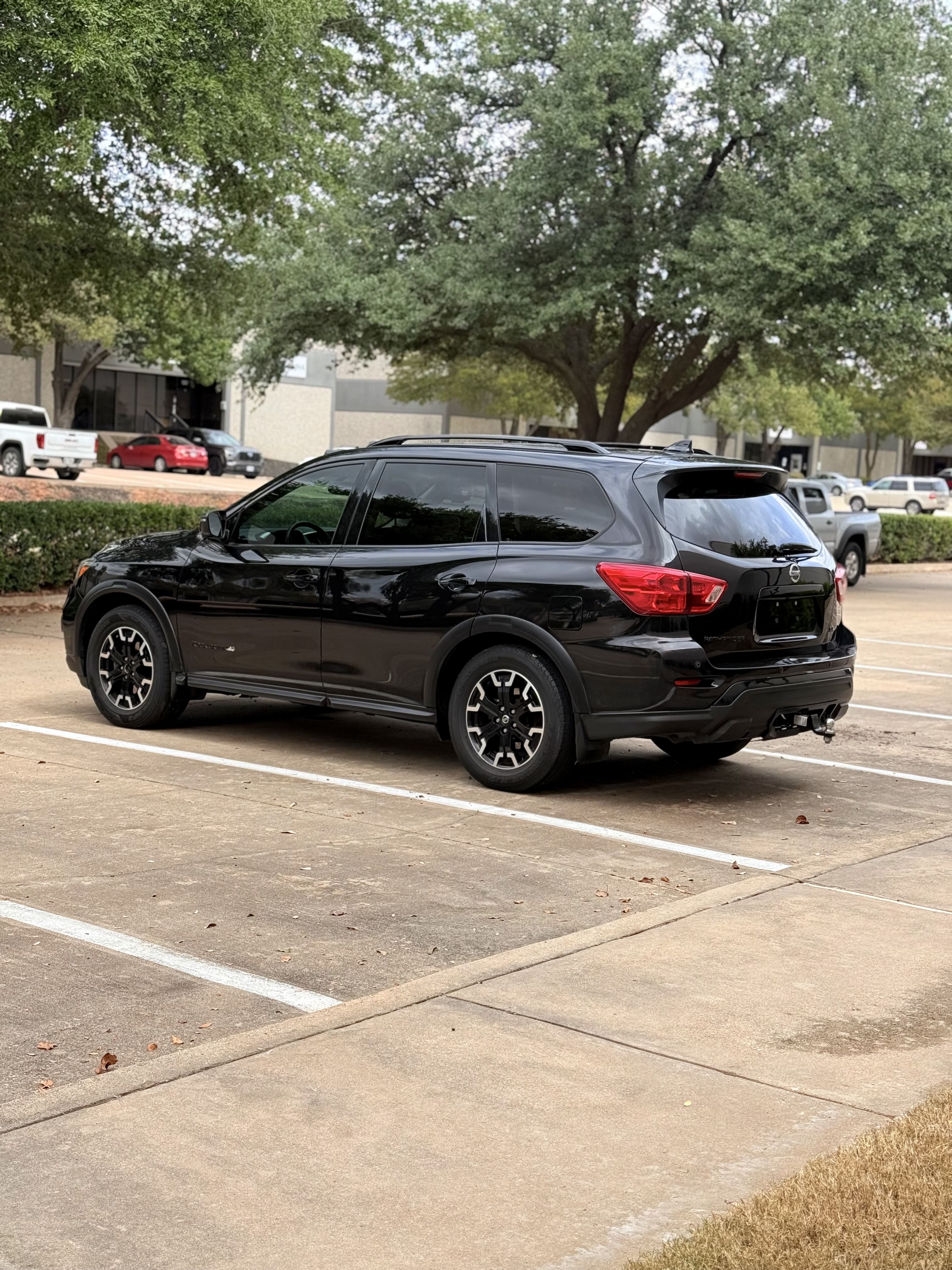 Used 2020 Nissan Pathfinder SL FWD image 9