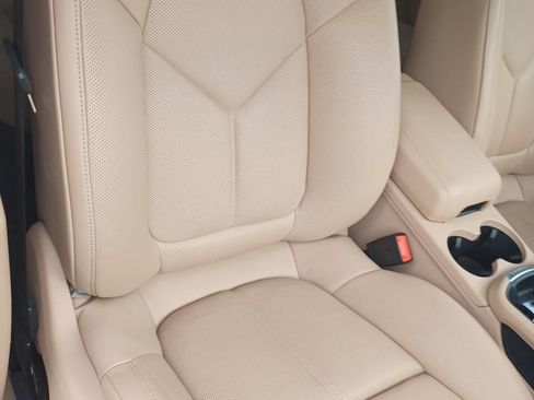 Used 2024 Porsche Macan image 16